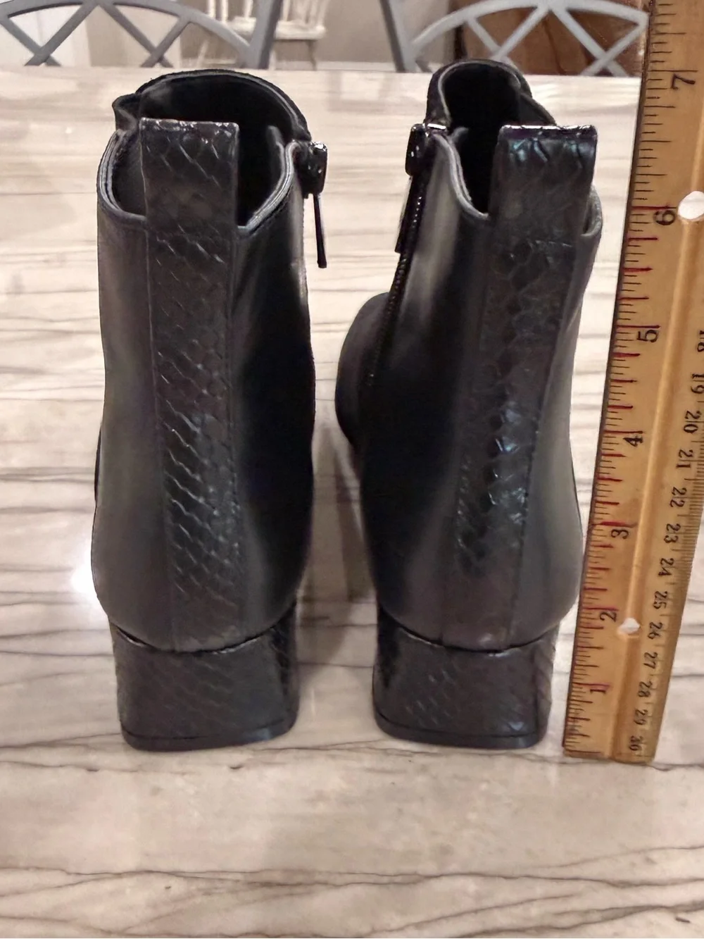 Donald J Pliner Travis Black Suede Chelsea Ankle Boots Snake Heel Size 7